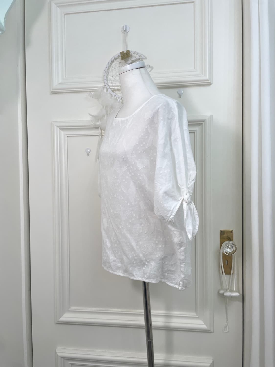 white jacquard sleeve bow back button co 상품이미지2