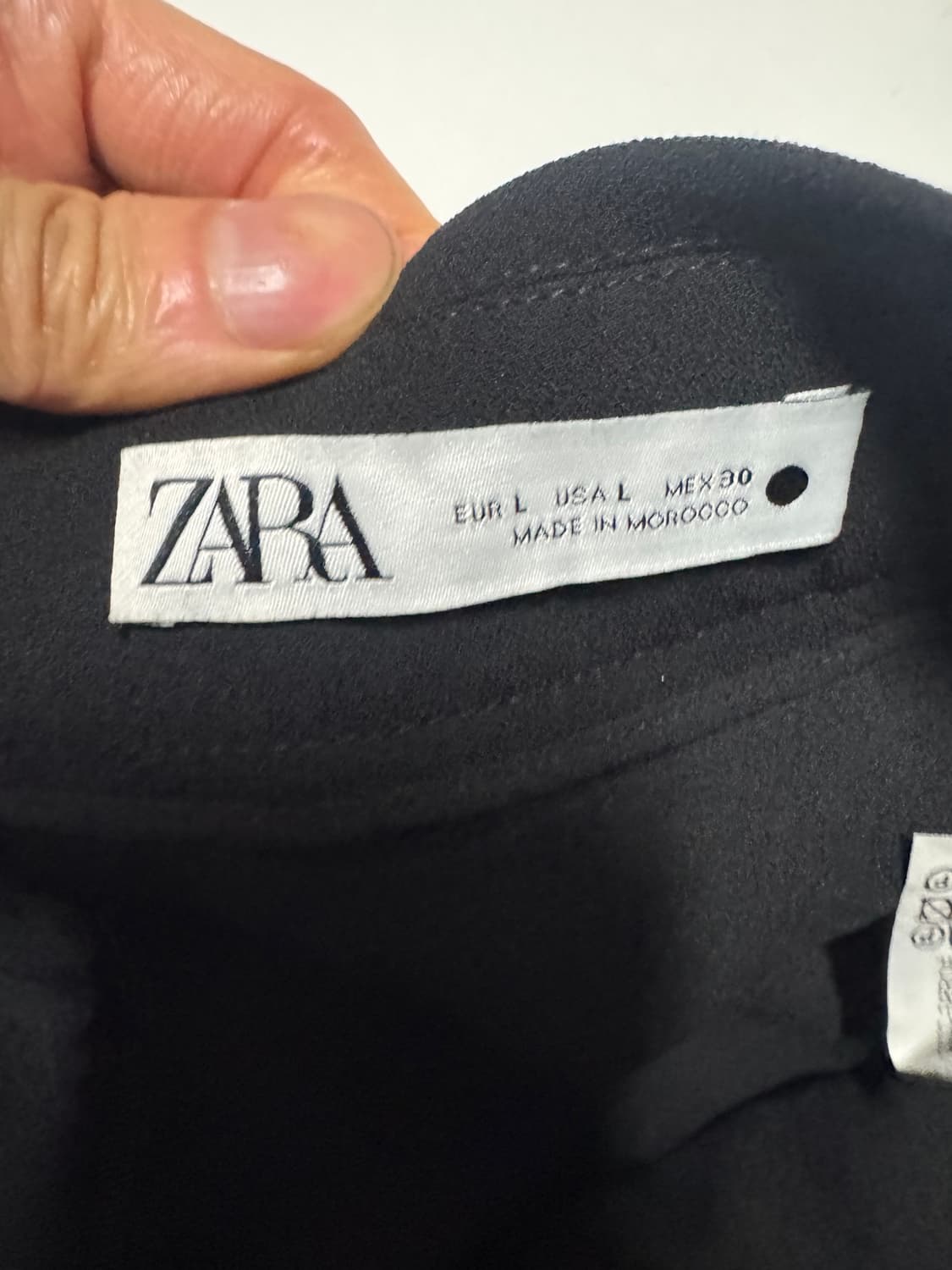 여성 자라 ZARA 금장 장식 플리츠 스커트 치마 블랙 상품이미지4