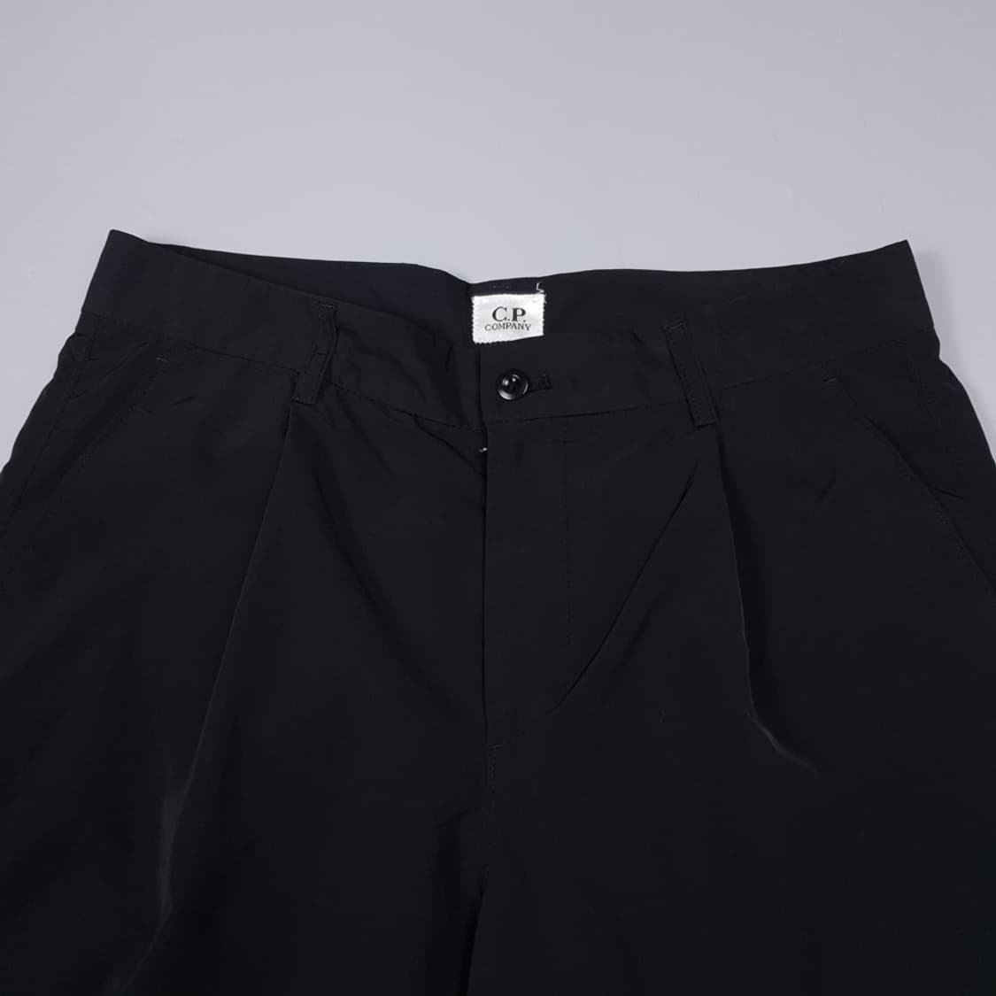 씨피컴퍼니 블랙 핀턱 레귤러핏 나일론 팬츠 SIZE 3 상품이미지4