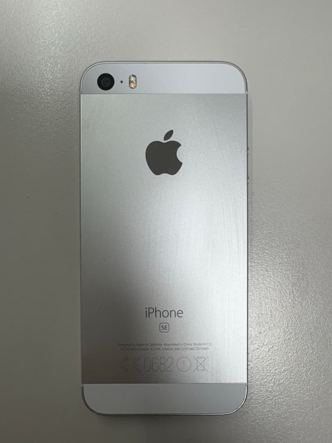 64gb 카메라무음 ) 아이폰 se1 실버 팔아요 상품이미지2