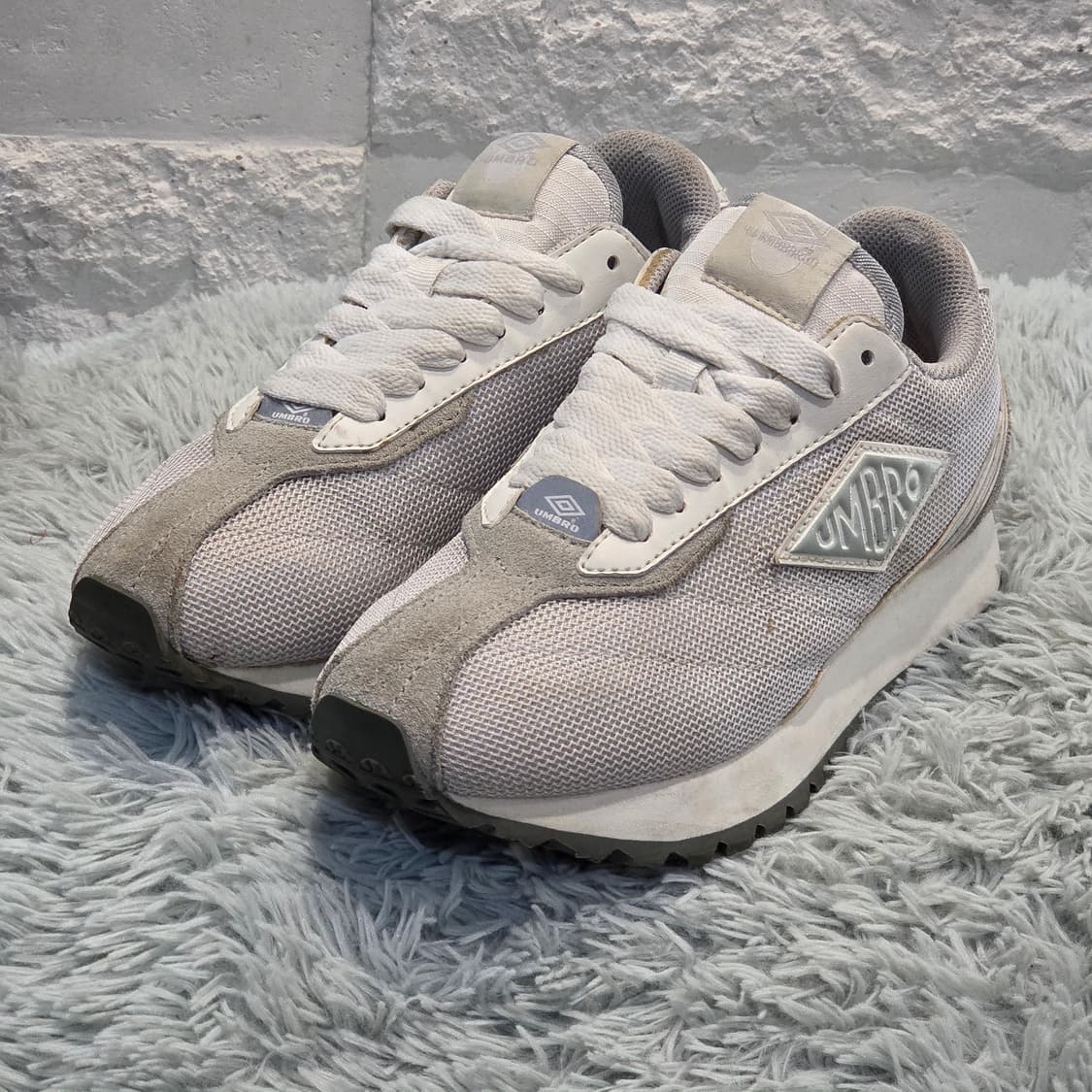 6a-29:엄브로 클래식 레트로 러너 화이트 그레이(230) 상품이미지1