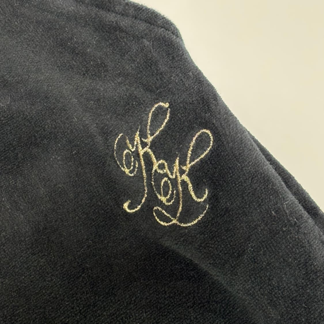 칼카니 시그니처 골드 자수 벨루어 조거 팬츠 상품이미지2