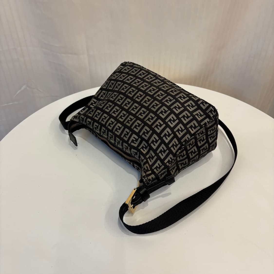 정품 펜디 주카 크로스백     상품이미지7