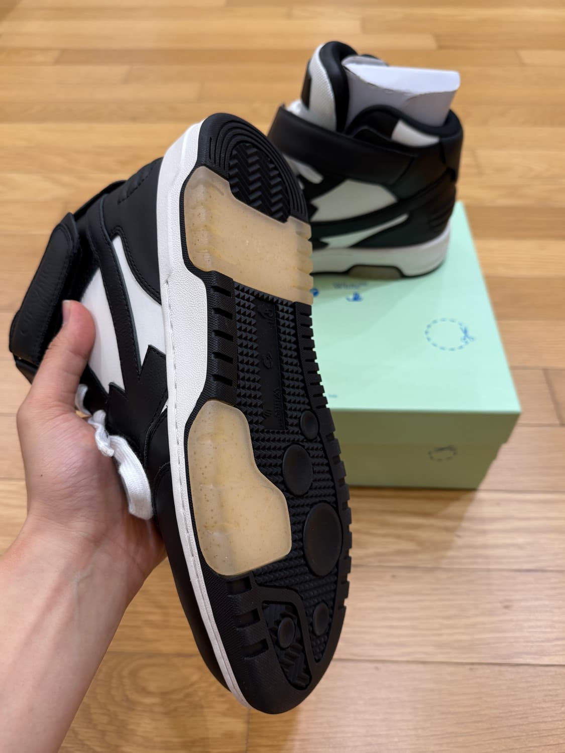 [42] 오프화이트 미드 스니커즈 상품이미지4