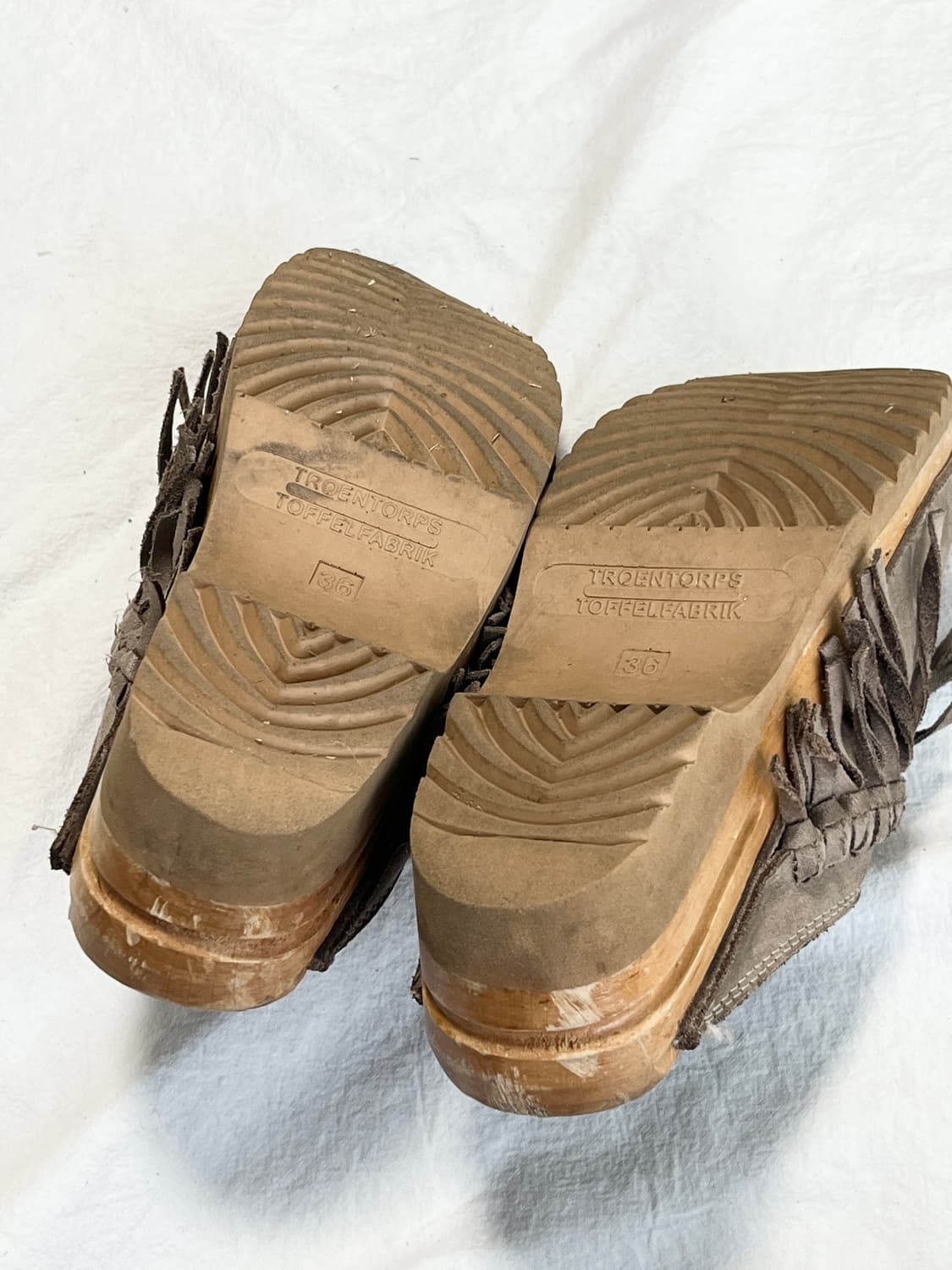 [36/235] 니들스 트로엔토프 스웨이드 프린지 클로그 상품이미지7