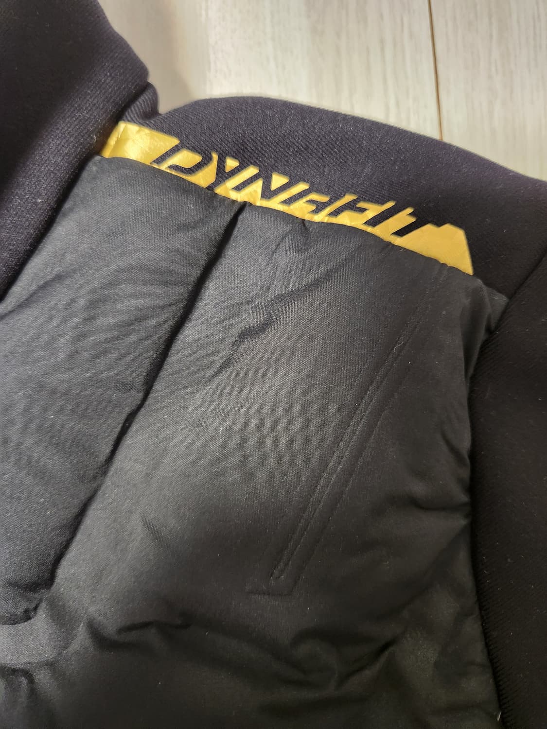 새상품급)다이나핏 매그넘 여성 TR 슈트 블랙 트레이닝 집업 저지s

오 상품이미지5