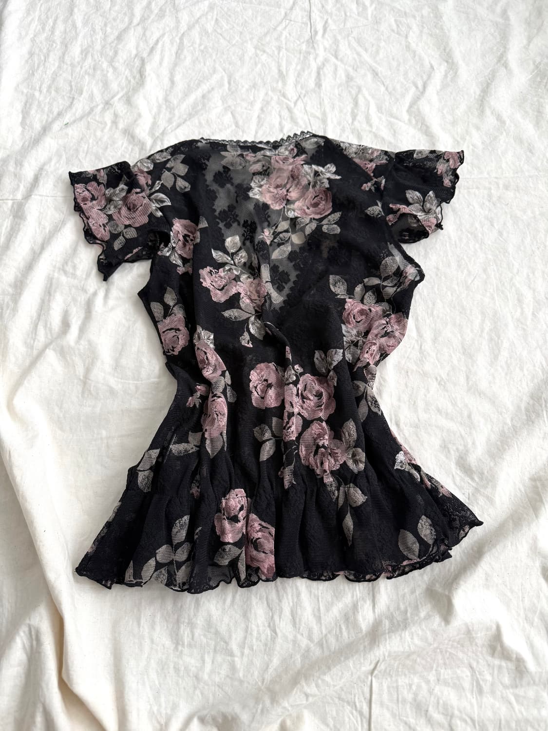 블랙 페어리 플로랄 시스루 드레이프 블라우스 상품이미지4