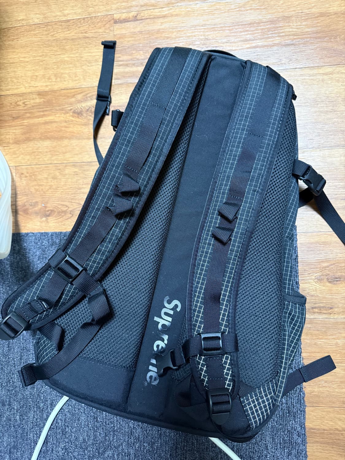 슈프림 백팩 24SS 상품이미지2