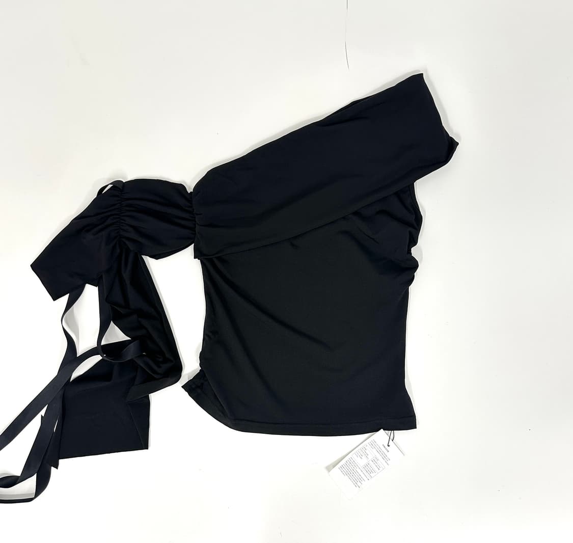 새상품)thetis 더티스 오프숄더 블라우스 슬리브 (s)블랙 상품이미지1
