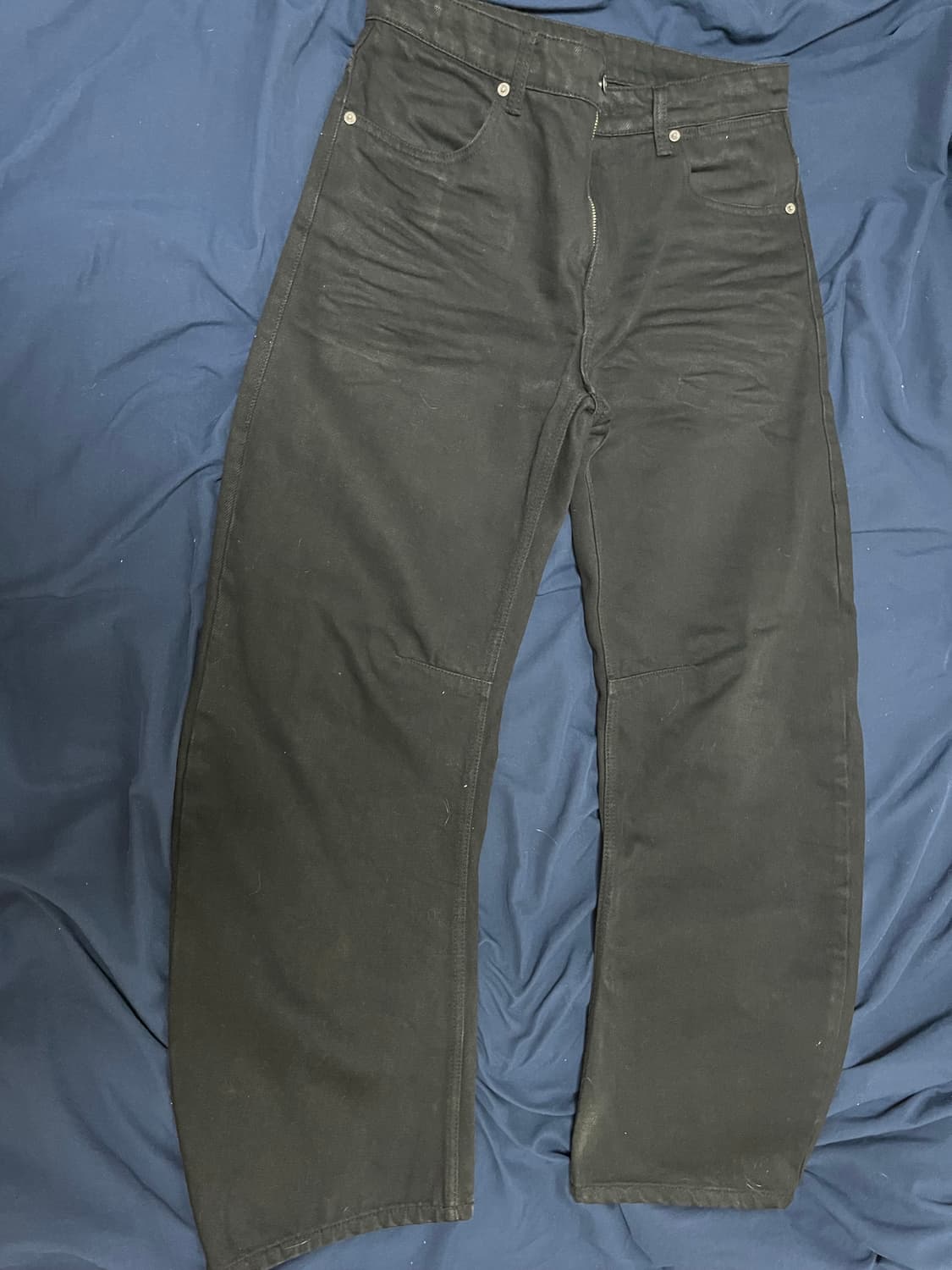 쿠어 엠보 워시드 딥 커브드 데님 블랙 s사이즈 상품이미지3