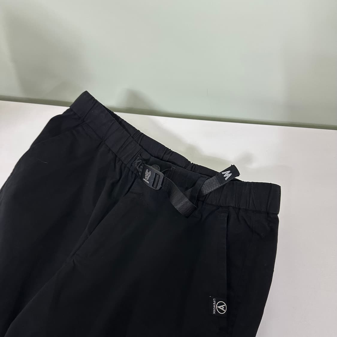 M 라이프워크 블랙 슬림핏 벨티드 팬츠 상품이미지4