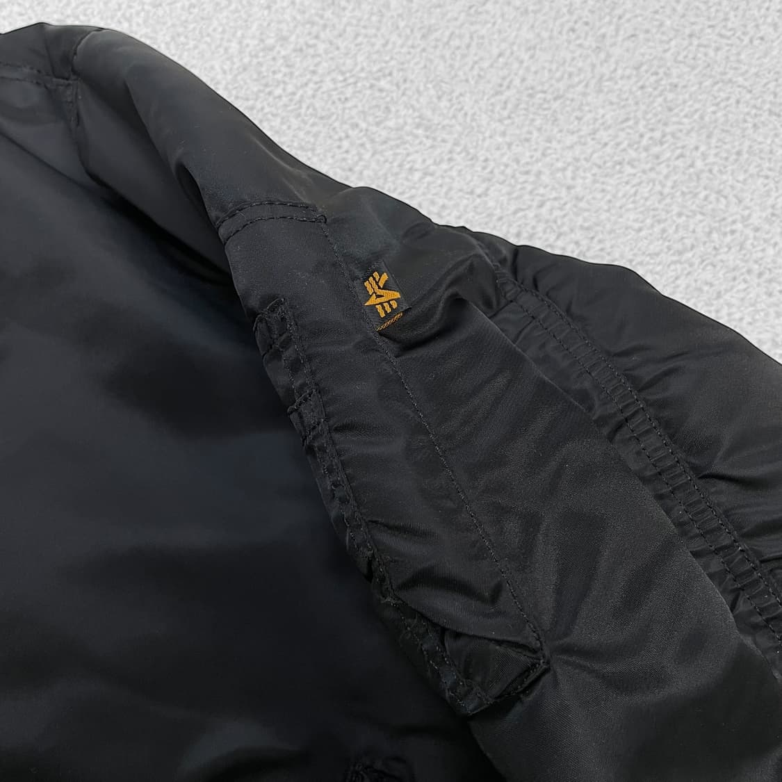 알파인더스트리 ma-1 플라이트 봄버 자켓 블랙 상품이미지3