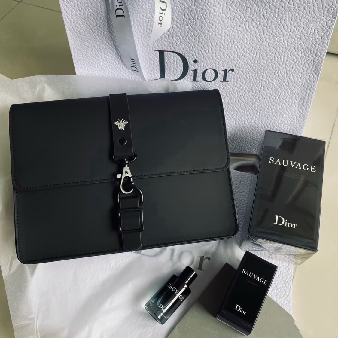 26신상 디올옴므 소바쥬 멀티 클러치, 세컨드 백 디올뷰티 상품이미지4