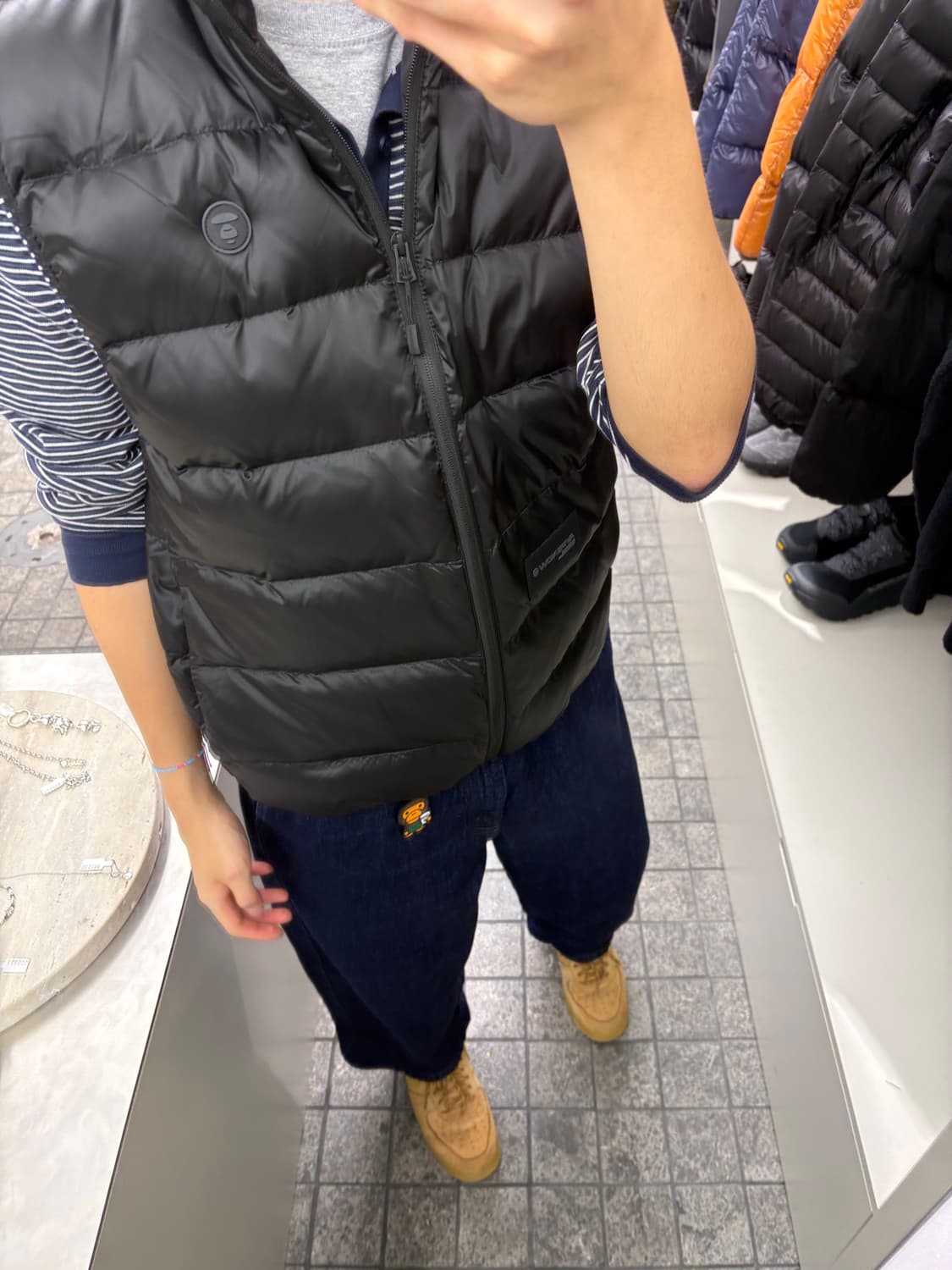 에이프 블랙 패딩 조끼 상품이미지5