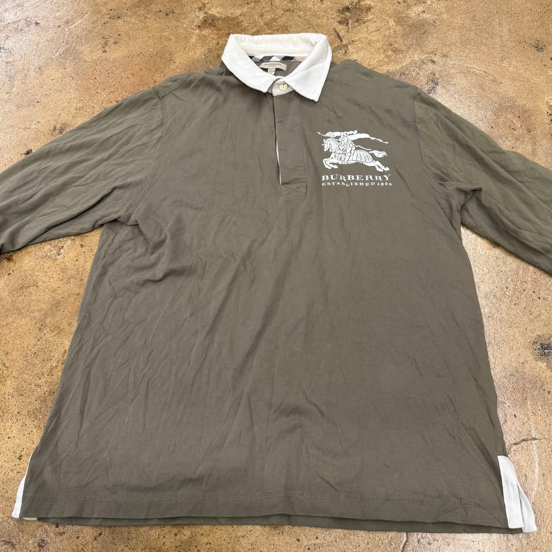 버버리 카키 카라 긴팔 티셔츠 상품이미지3