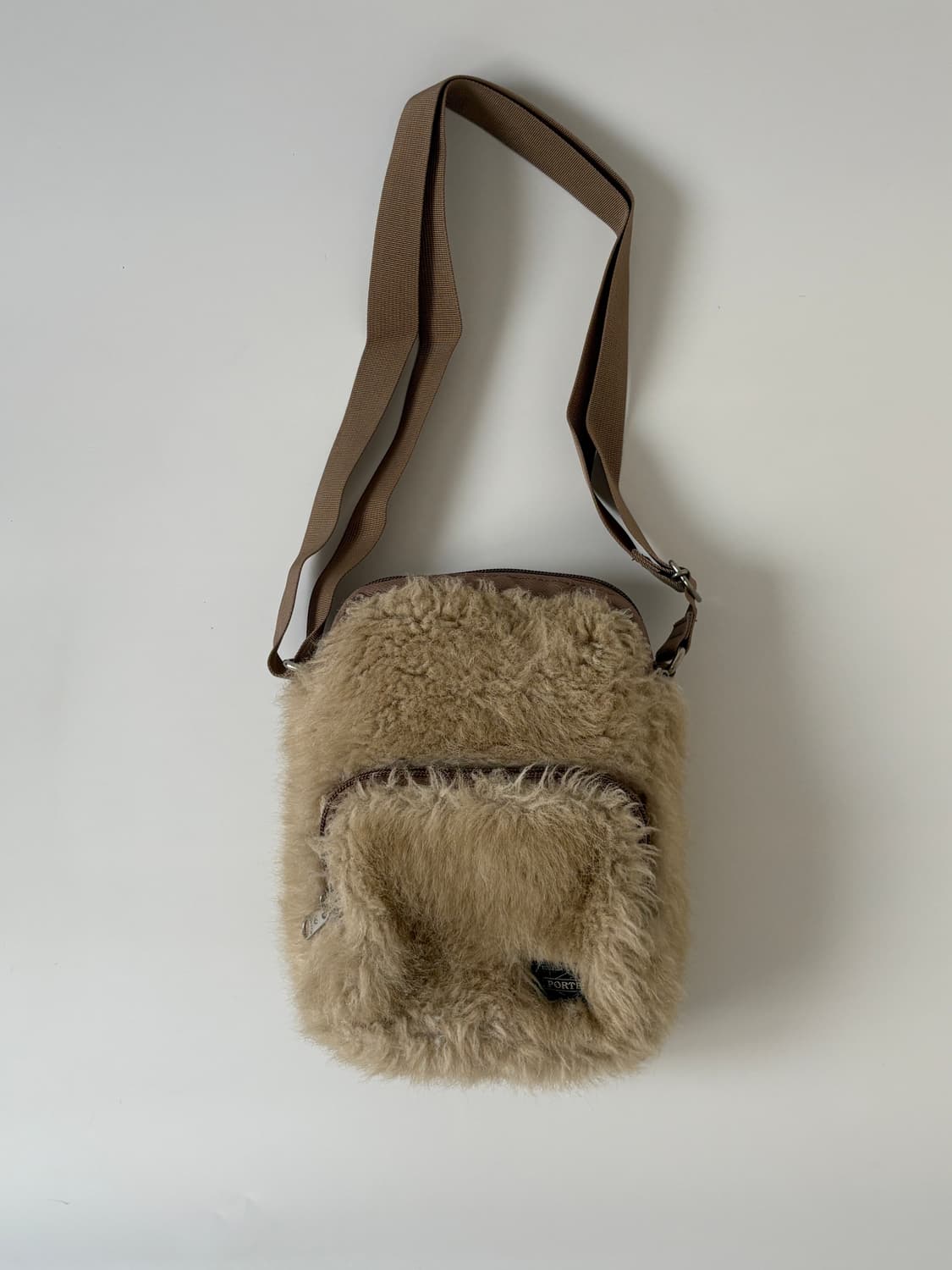 x BEAMS - Fur Shoulder Bag (Beige) 상품이미지1