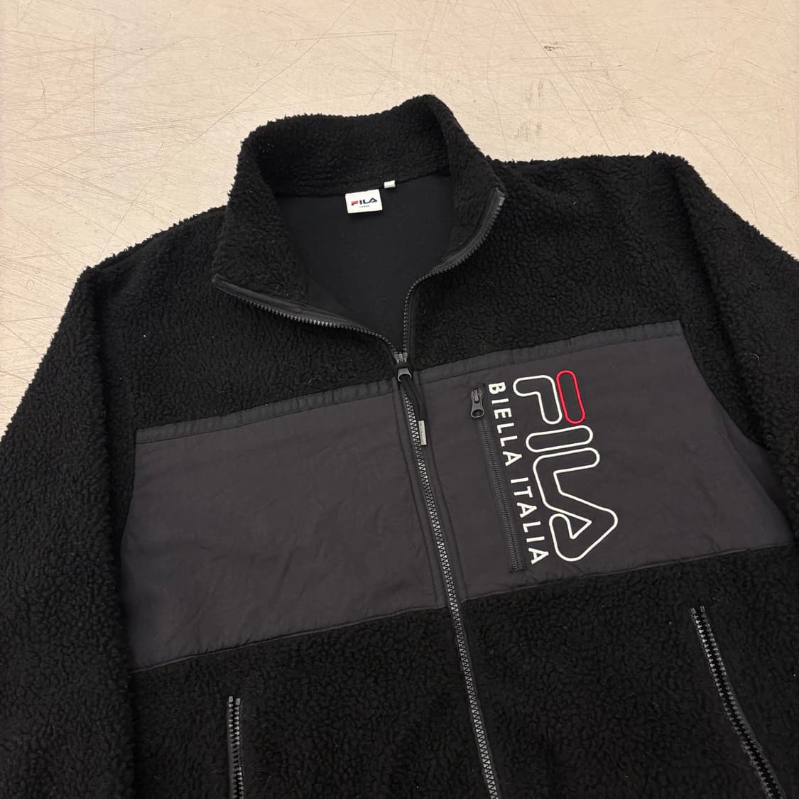 휠라 빅로고 블랙 플리스 집업 상품이미지2