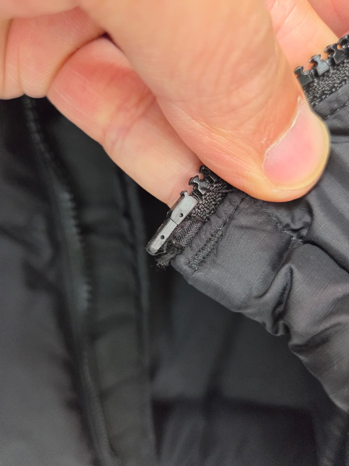 XS 노스페이스1996 레트로 눕시 700블랙 패딩 NF0A4NCH 상품이미지10