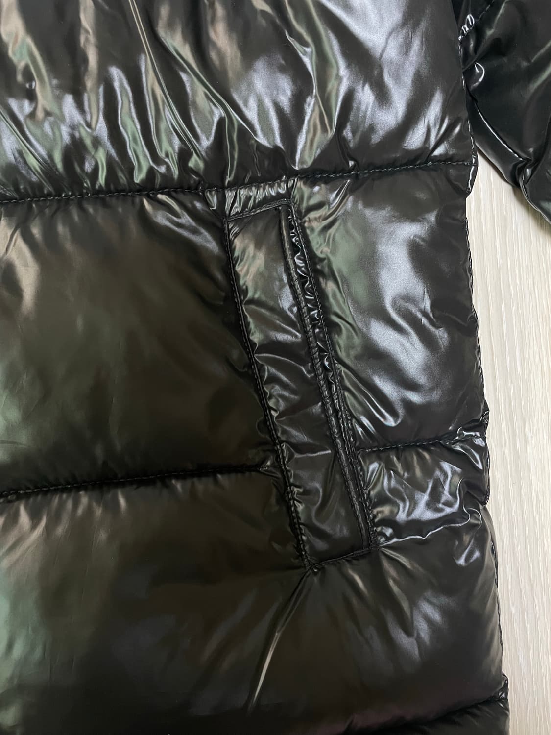 몽벨 유광 패딩 상품이미지4