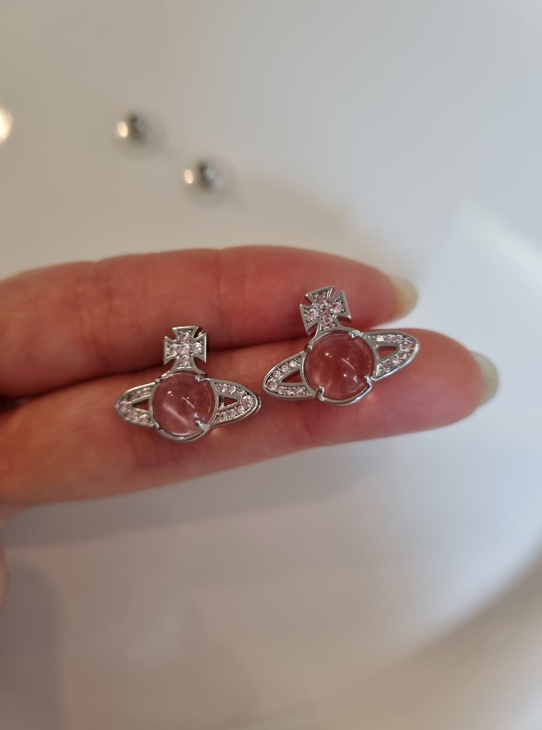 비비안웨스트우드 업사이클링 핑크볼 귀걸이 상품이미지7