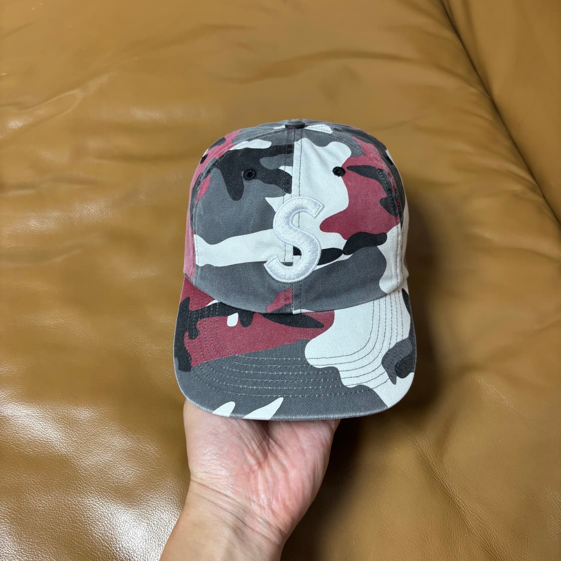 슈프림 23fw 피그먼트 카모 레드 S로고 6패널 볼캡 모자 (Camo) 상품이미지2