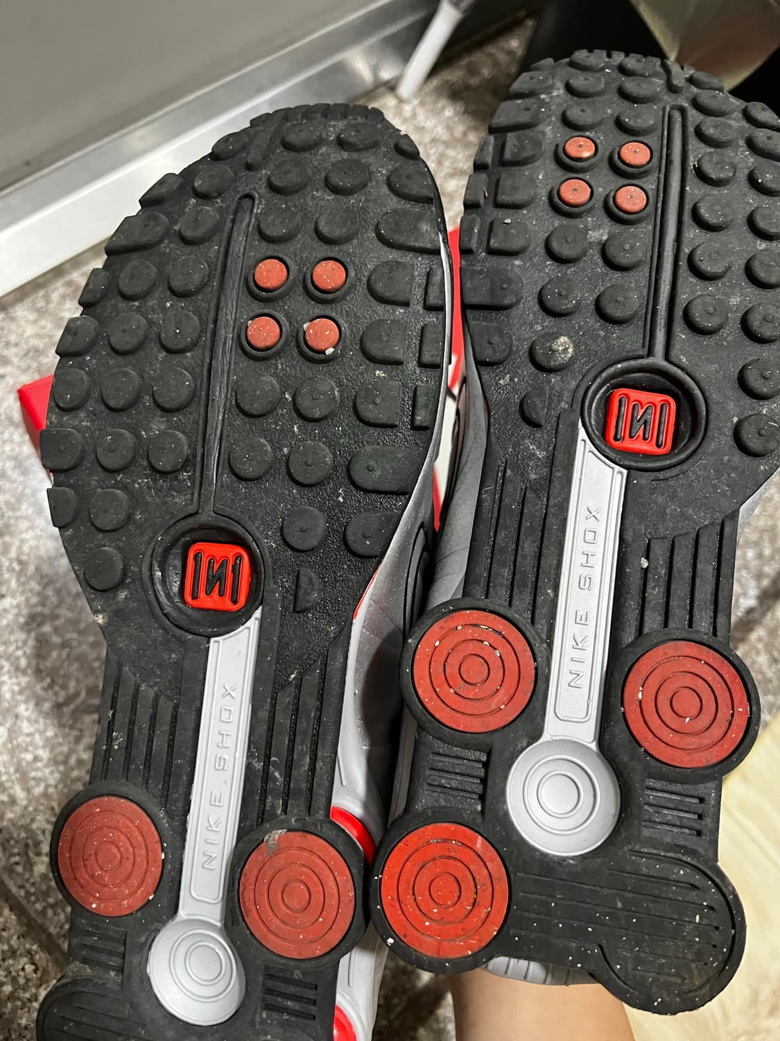 나이키 샥스 R4 메탈릭 실버 레드 275 상품이미지3