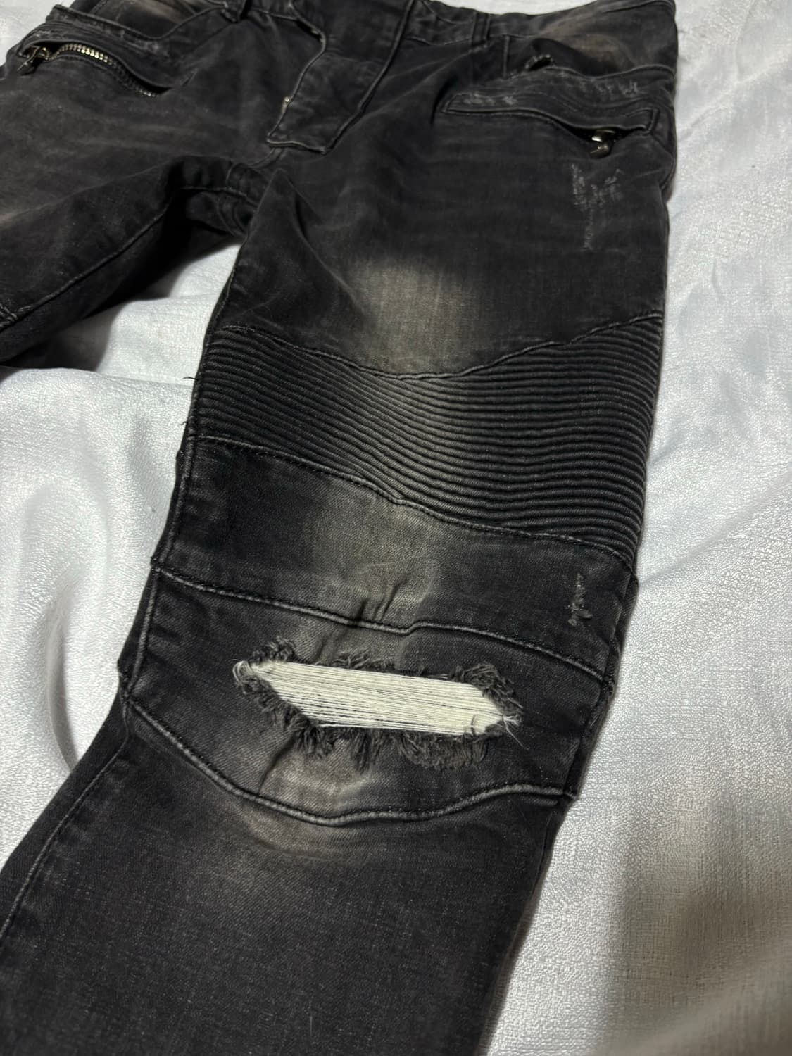 “Unknown” Black Distressed Biker Pants 상품이미지9