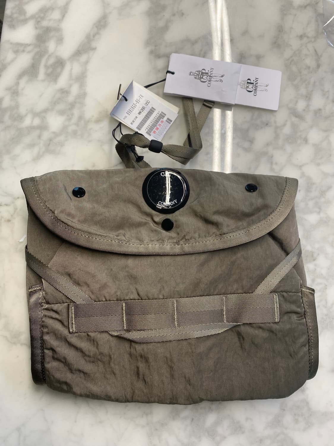 cp컴퍼니 24fw 크로스백 상품이미지6