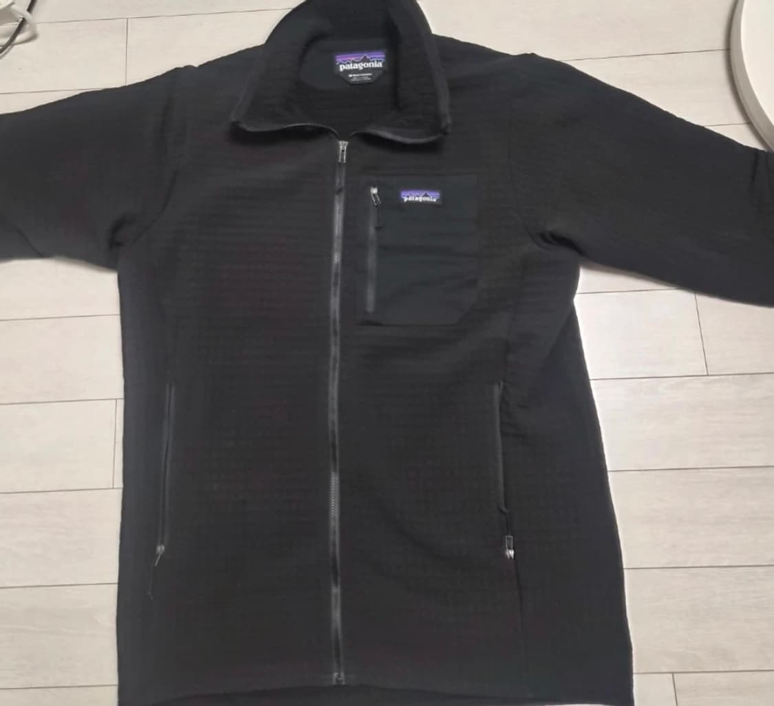 파타고니아 블랙 R2 자켓 M 사이즈  상태 9.0/10  하자 물론 없 상품이미지1