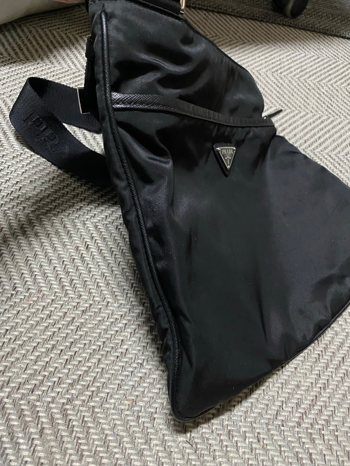 프라다 리나일론 크로스백 상품이미지8