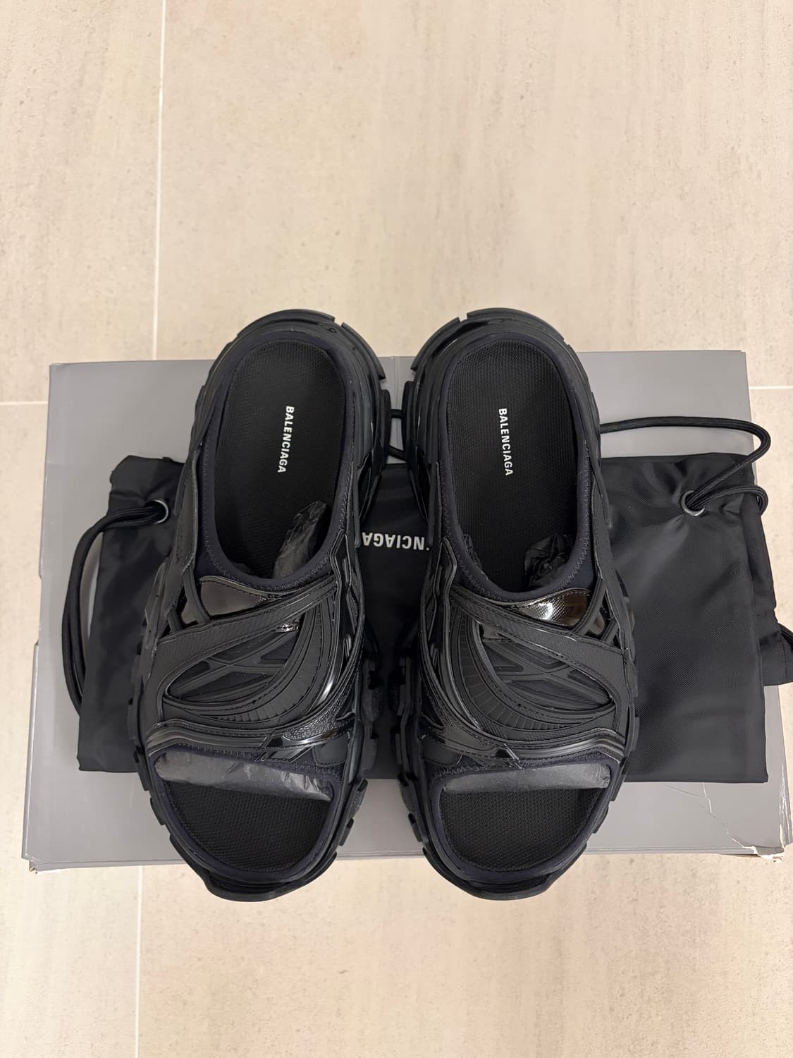 발렌시아가 트랙 슬리퍼 슬라이드  상품이미지2