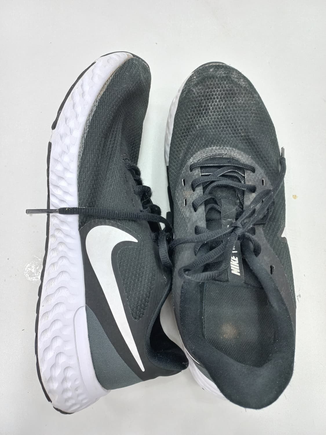 나이키 레볼루션 5  블랙/화이트 285mm 상품이미지3