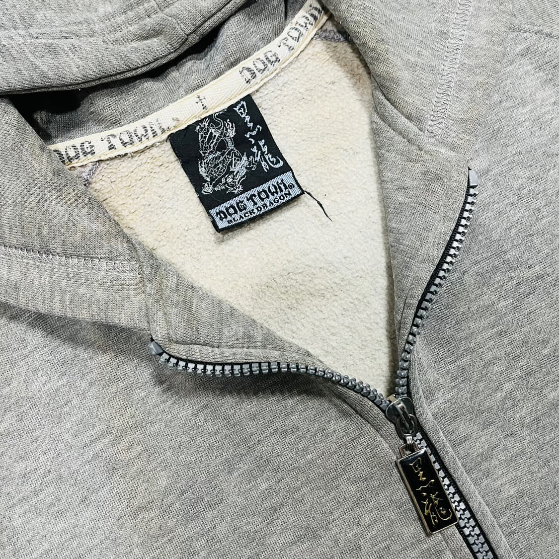 도그 타운 블랙 드래곤 사이드 로고 후디 집업 상품이미지4