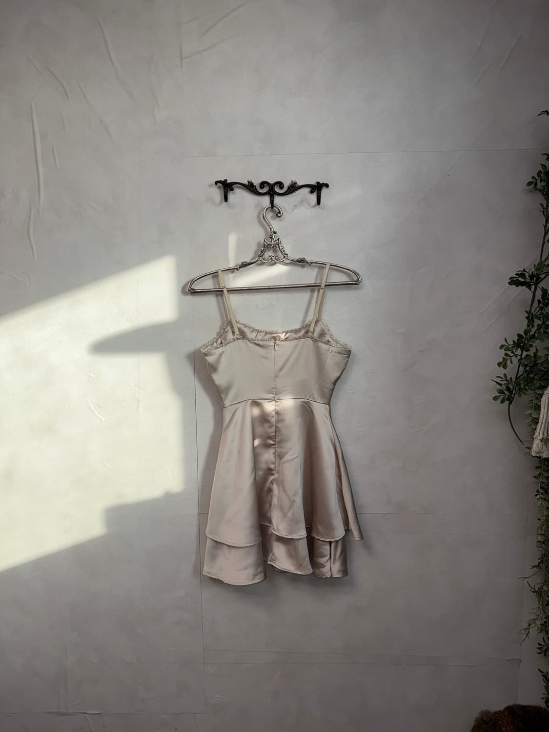 YOUHEE LETTERING SATIN FLARE MINI DRESS  상품이미지5