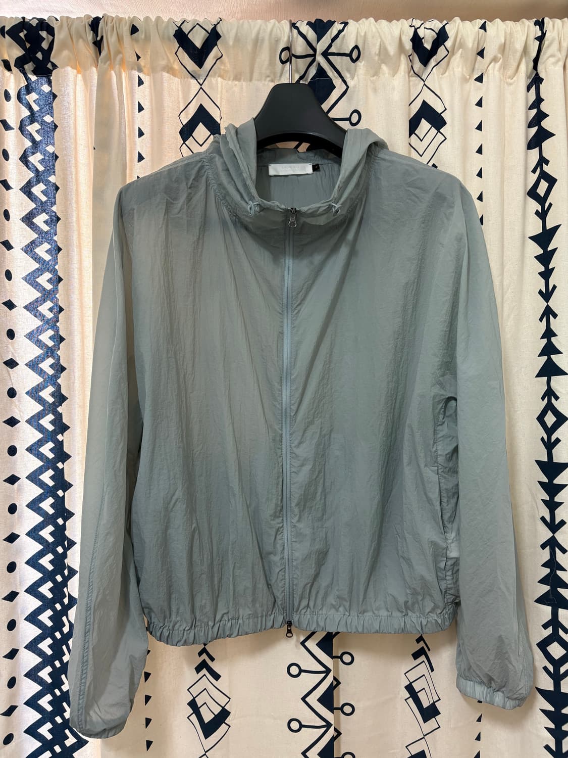 아모멘토 / 시어 나일론 레글런 후드 점퍼 상품이미지4