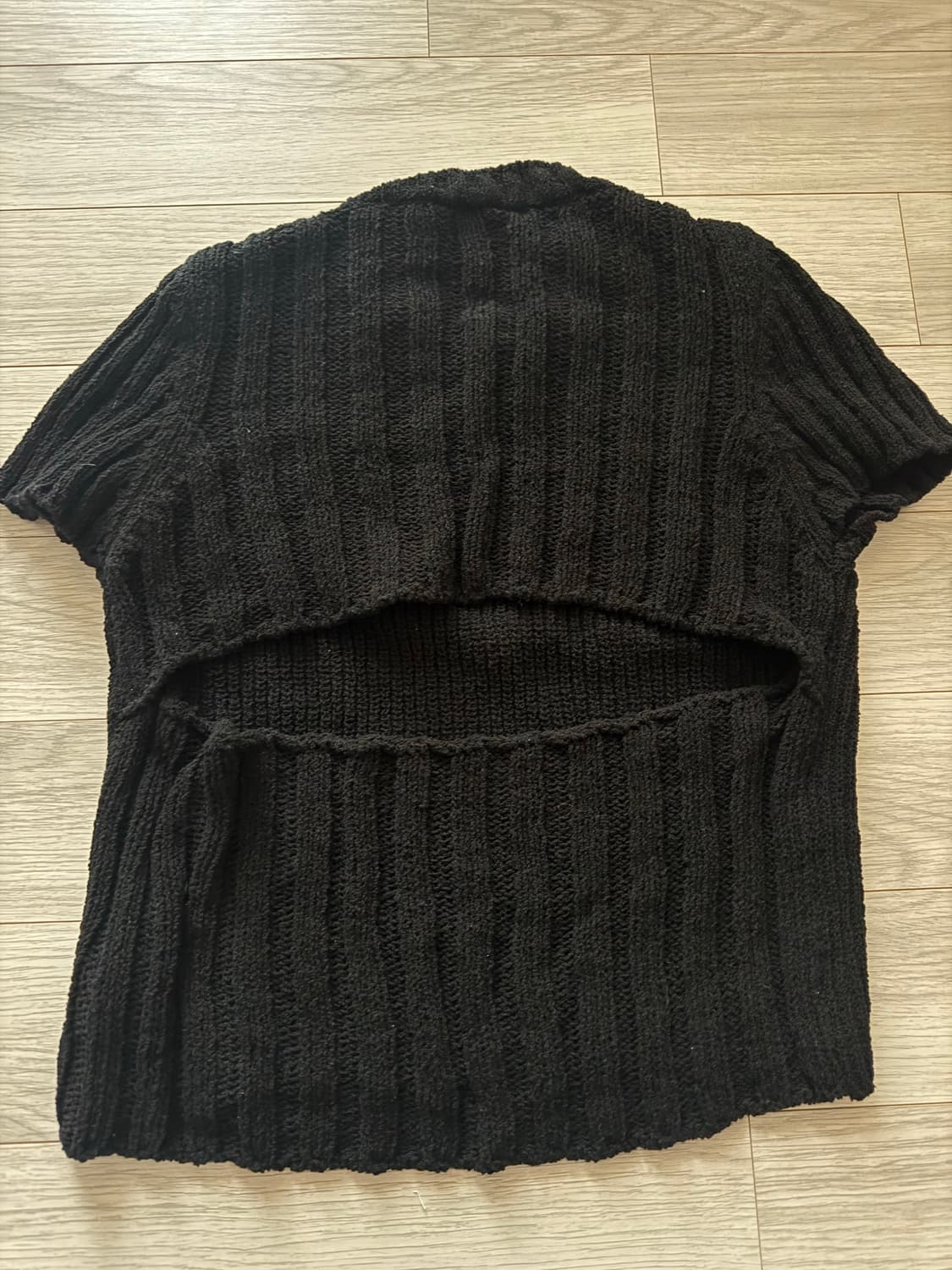 더오픈프로덕트 블랙 니트탑 상품이미지3