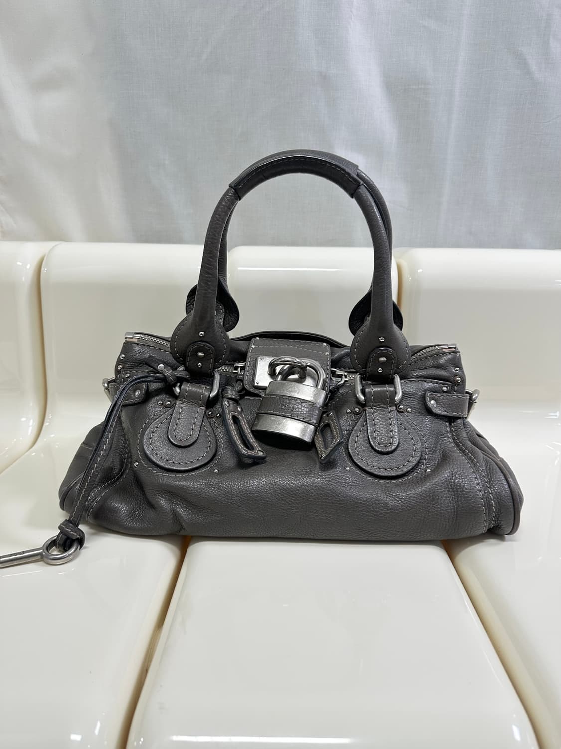 ❌거래중[A+ 정품] 끌로에 패딩턴백 다크그레이 상품이미지9