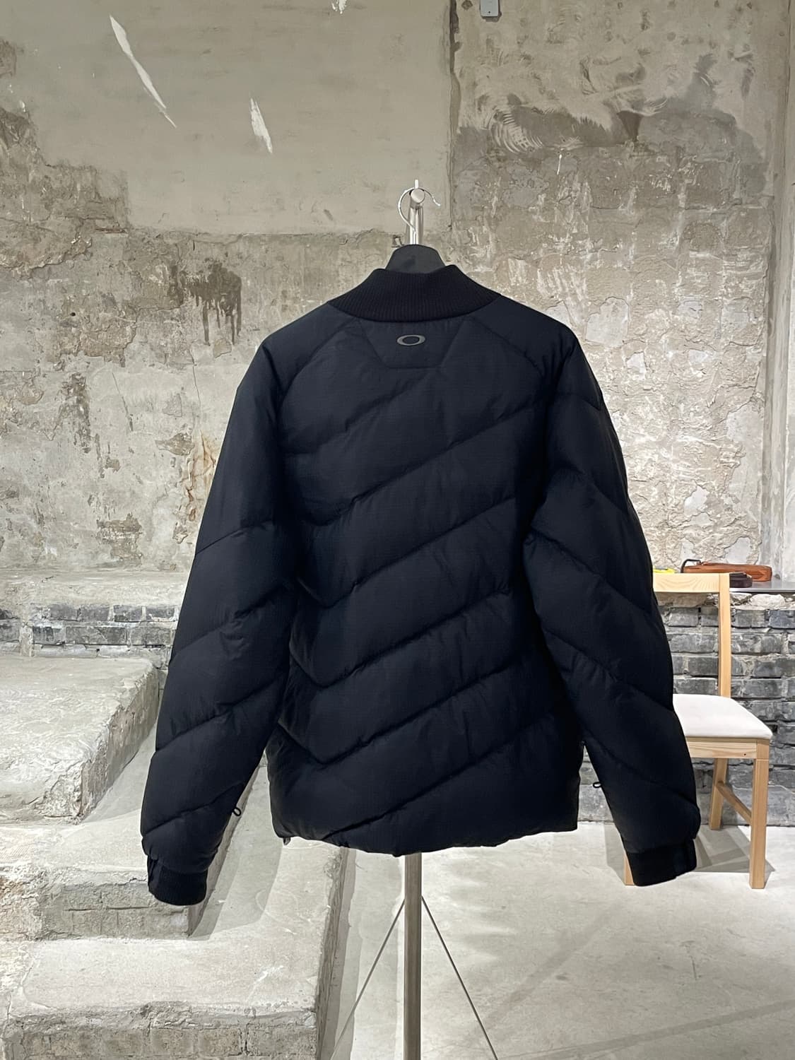 오클리 00’s 블랙 로고 덕 다운 패딩 상품이미지6