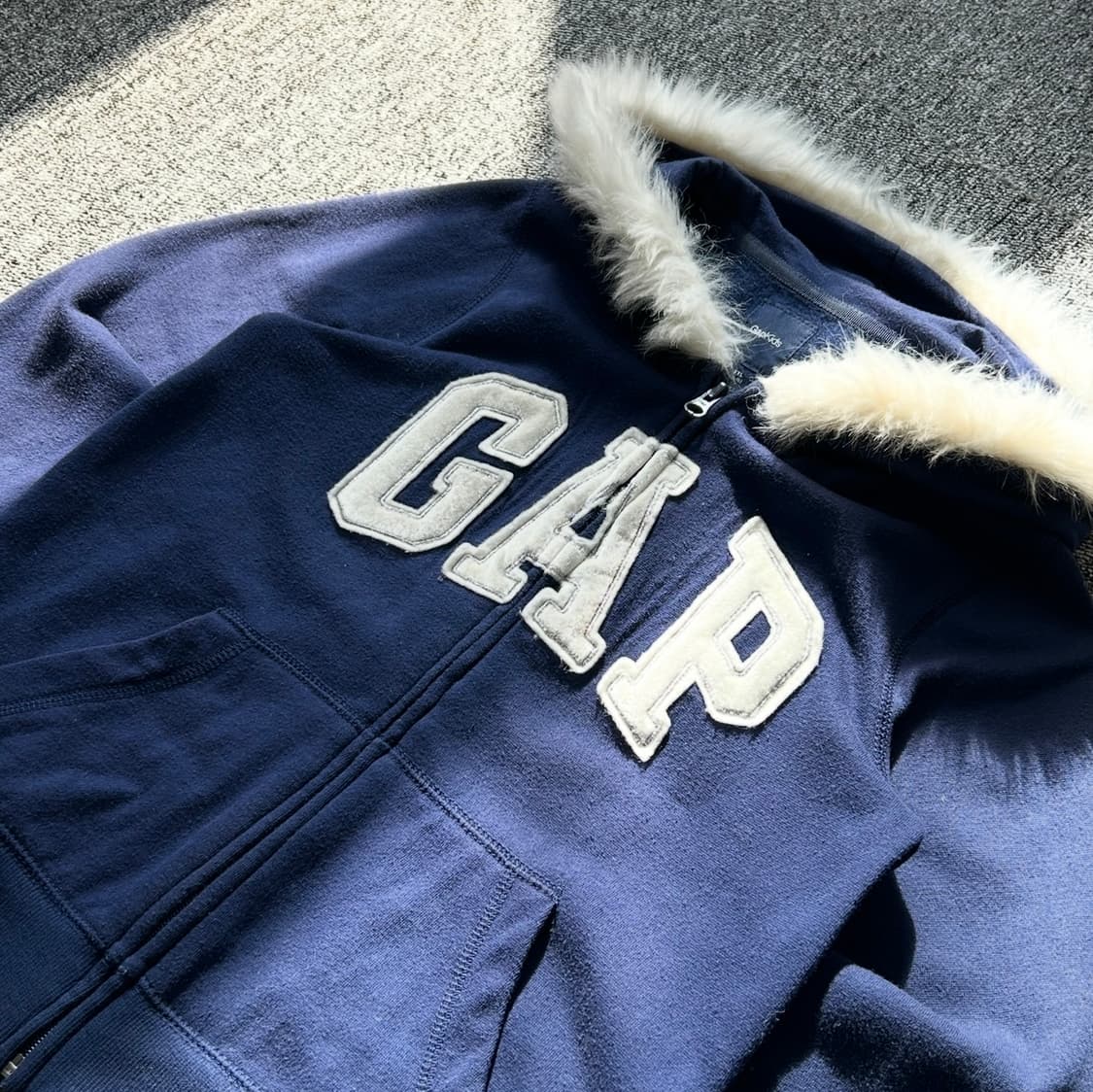 GAP 네이비 퍼 후드집업 상품이미지2