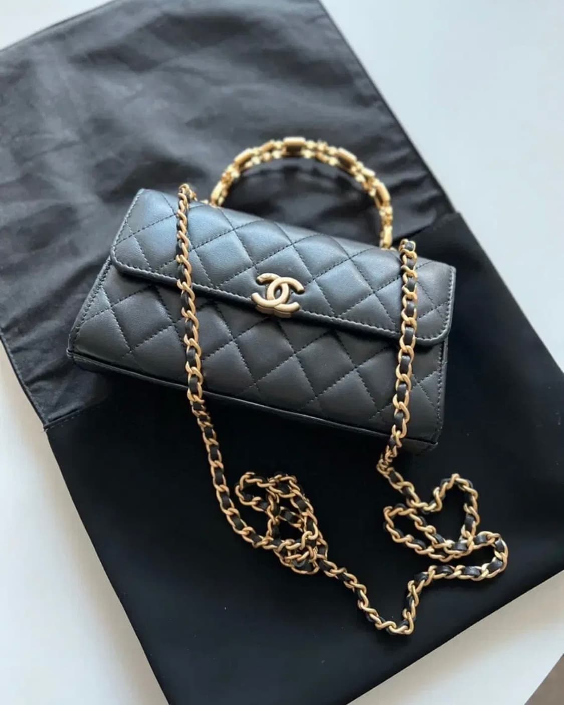 CHANEL 샤넬 체인 플랩 폰 홀더 블랙 상품이미지3