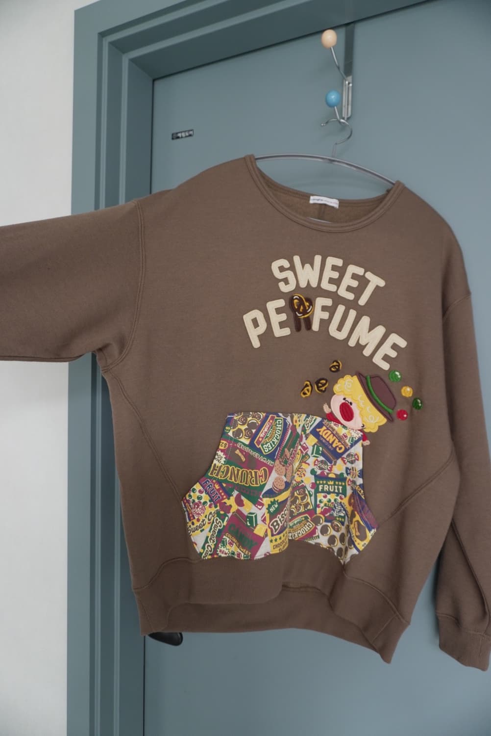 패치 자수 포인트 맨투맨 상품이미지3