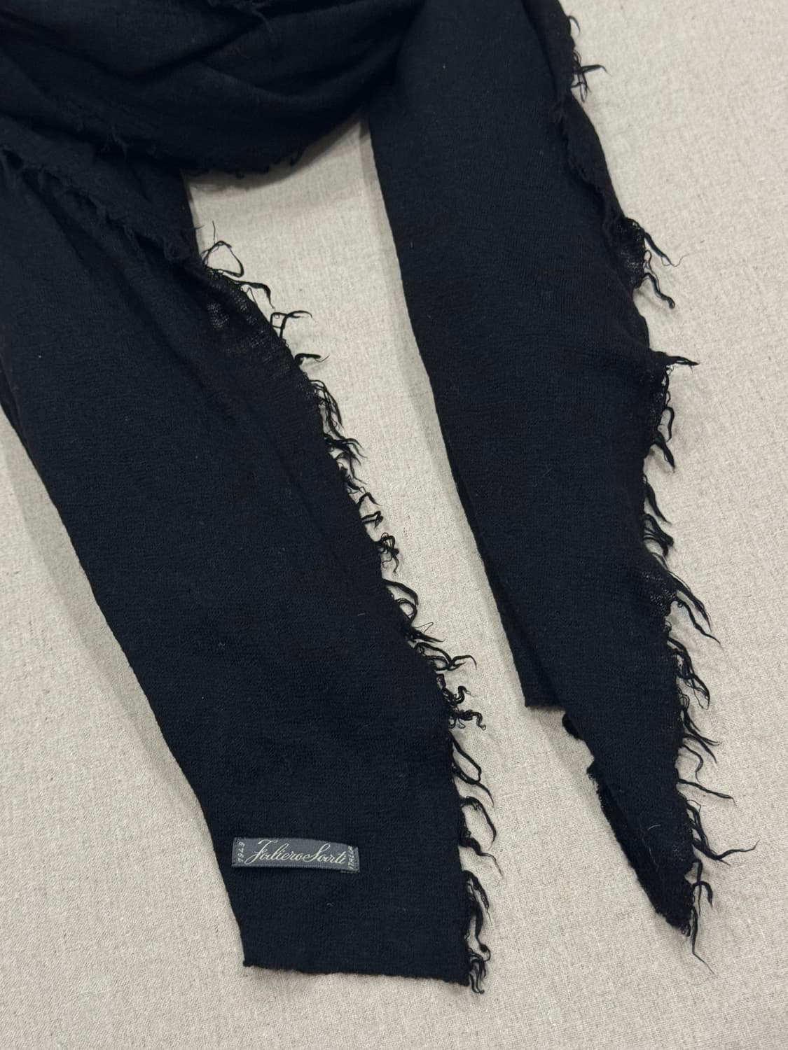 팔리에로 사르티 울실크 블랙 대형 머플러 상품이미지3