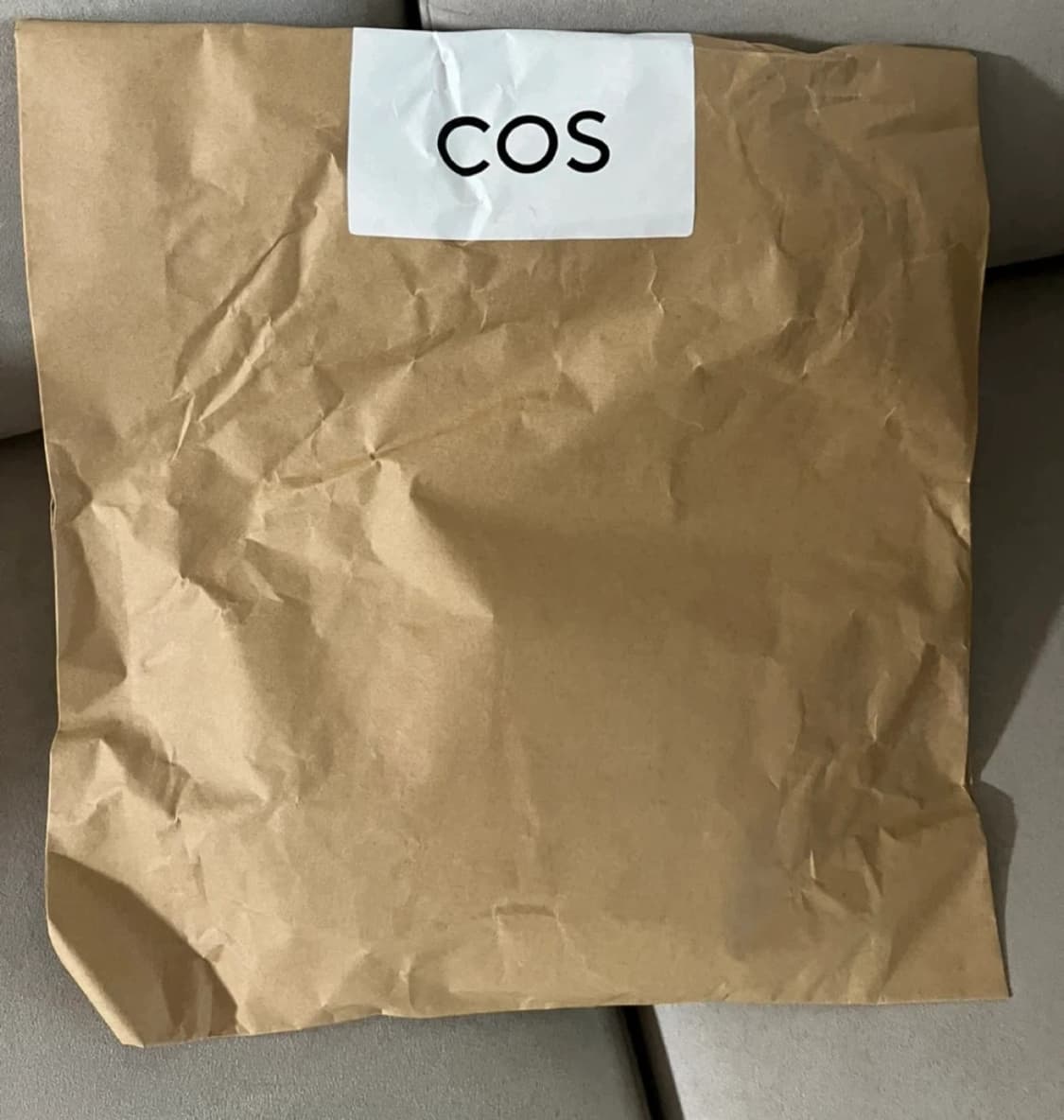 [새제품] 코스 퀼티드 나노 크로스바디백 베이지 상품이미지3