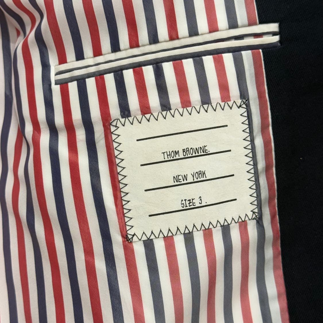 [3] 톰브라운 사선완장 금장 클래식 블레이저 상품이미지8