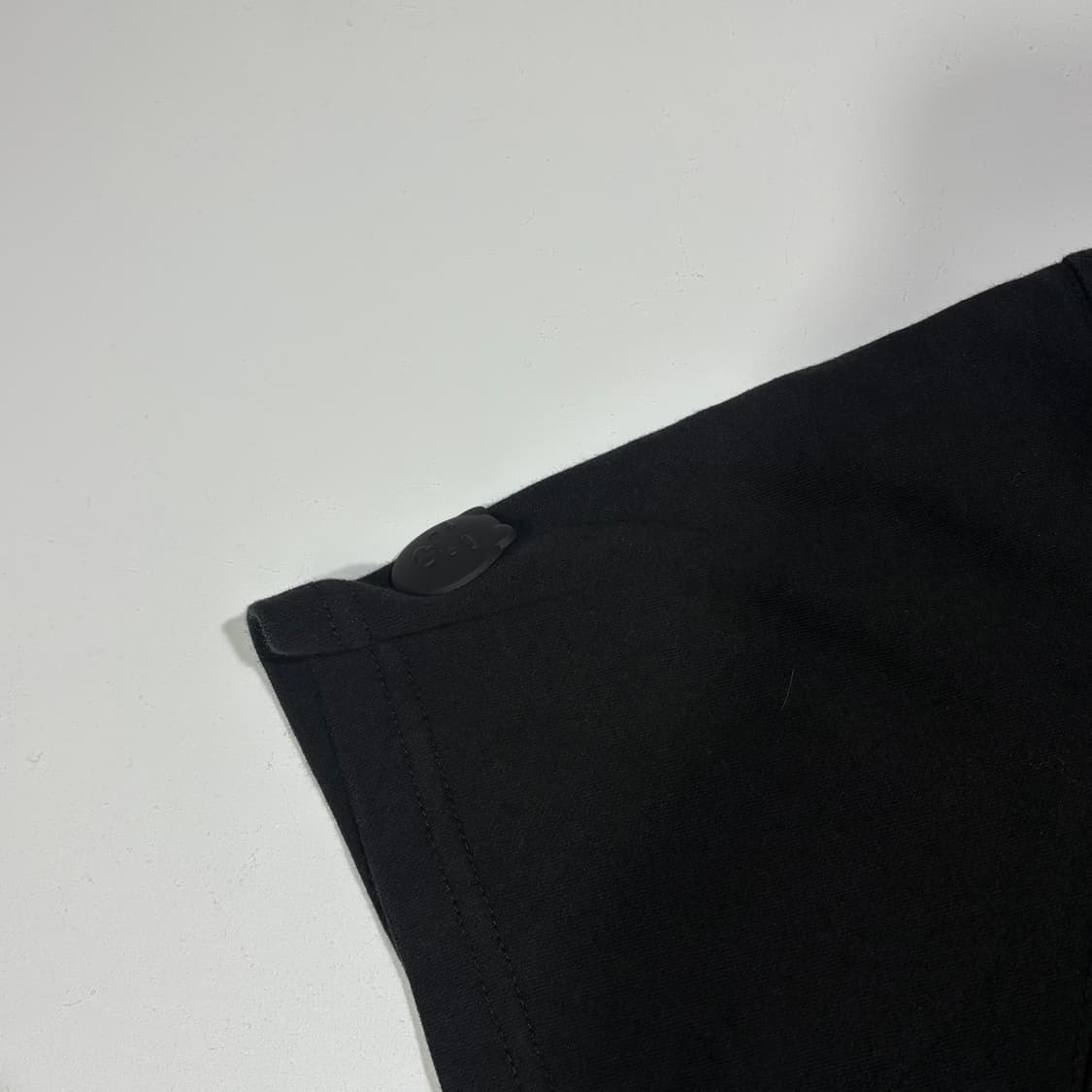 아이에이비 스튜디오 블랙 반팔 티셔츠 상품이미지3