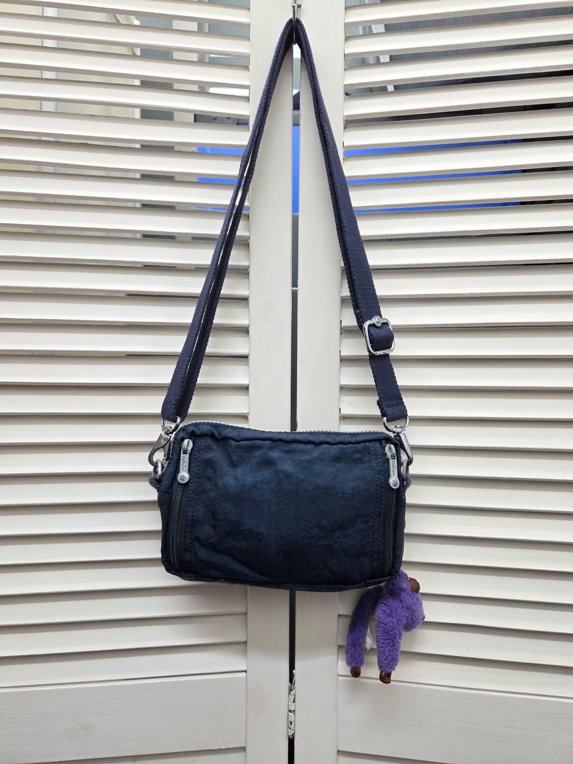 키플링 네이비 미니 크로스백 상품이미지4