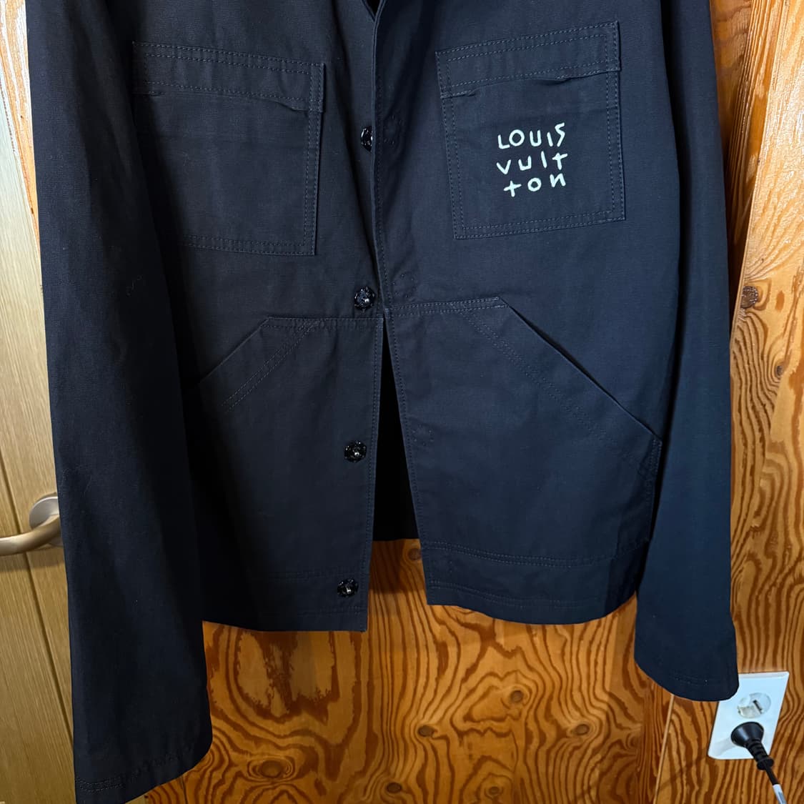 루이비통 스프레드 데님 셔츠 자켓 판매 합니다. 상품이미지3