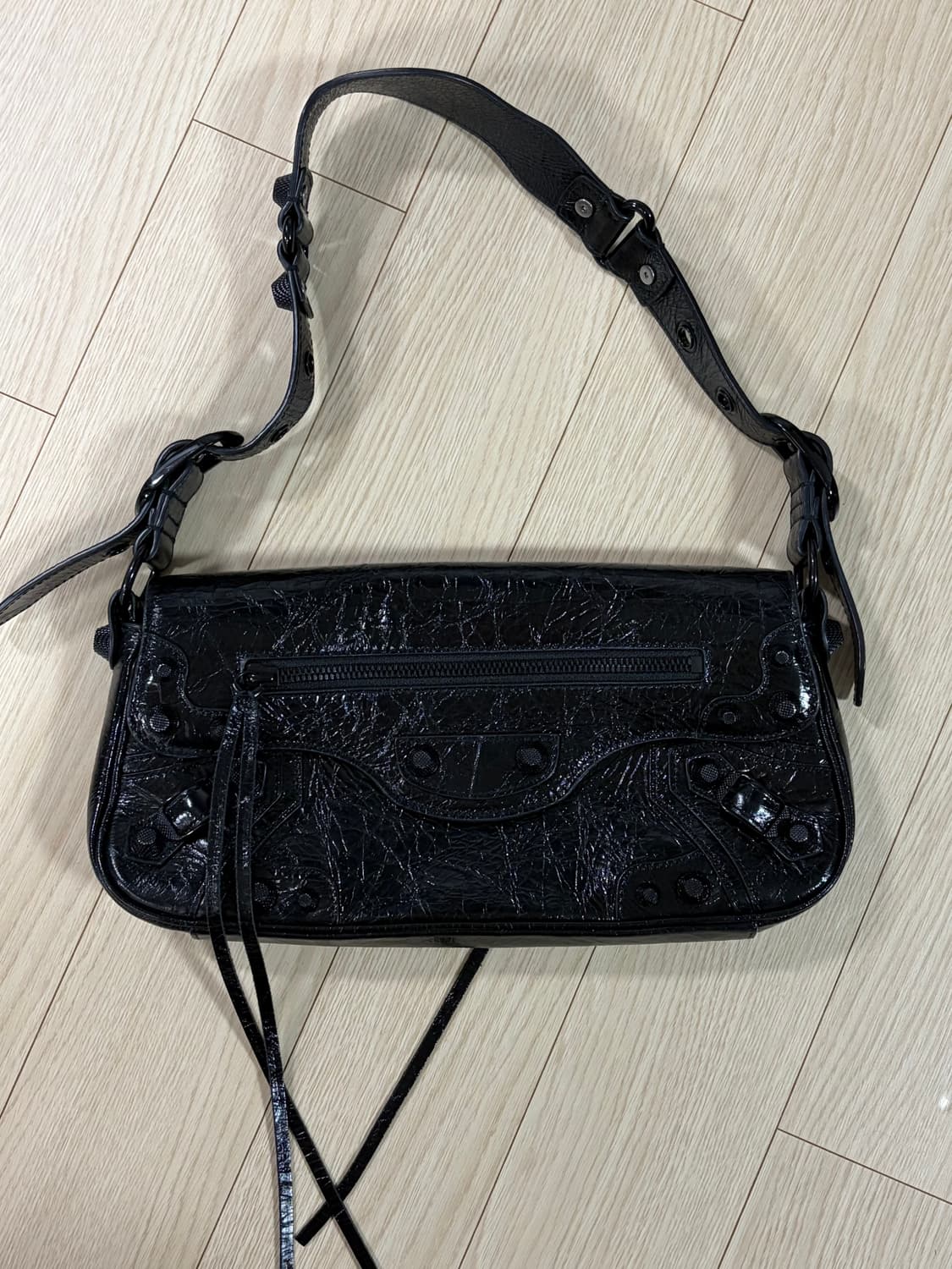 발렌시아가 르 카골 램스킨 슬링백 스몰 블랙 상품이미지2