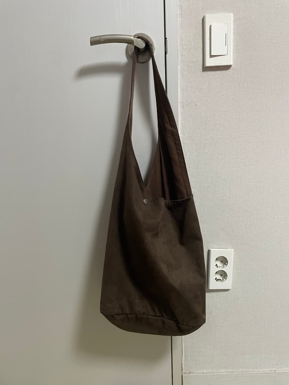 공용os) 아이엘 호보백 스웨이드/코듀로이 브라운 리버시블 숄더백 가방 상품이미지6