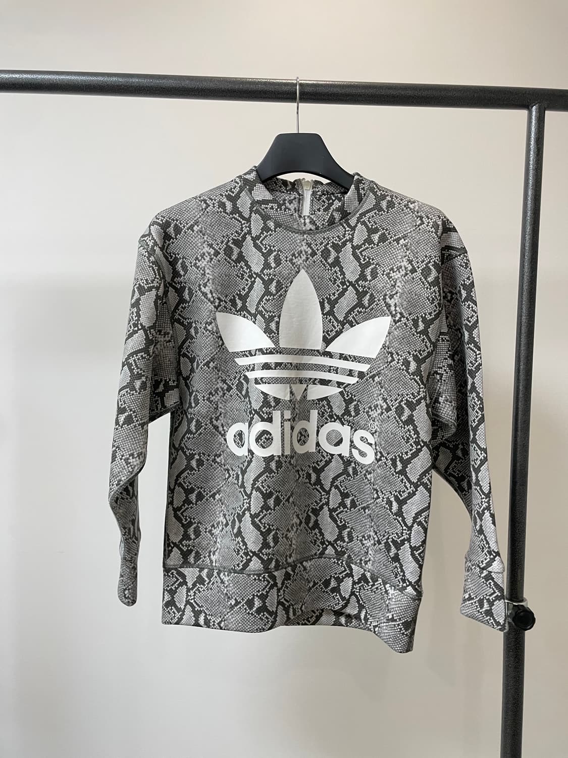 Adidas x Hyke 파이어버드 파이톤 뱀피 맨투맨 상품이미지1